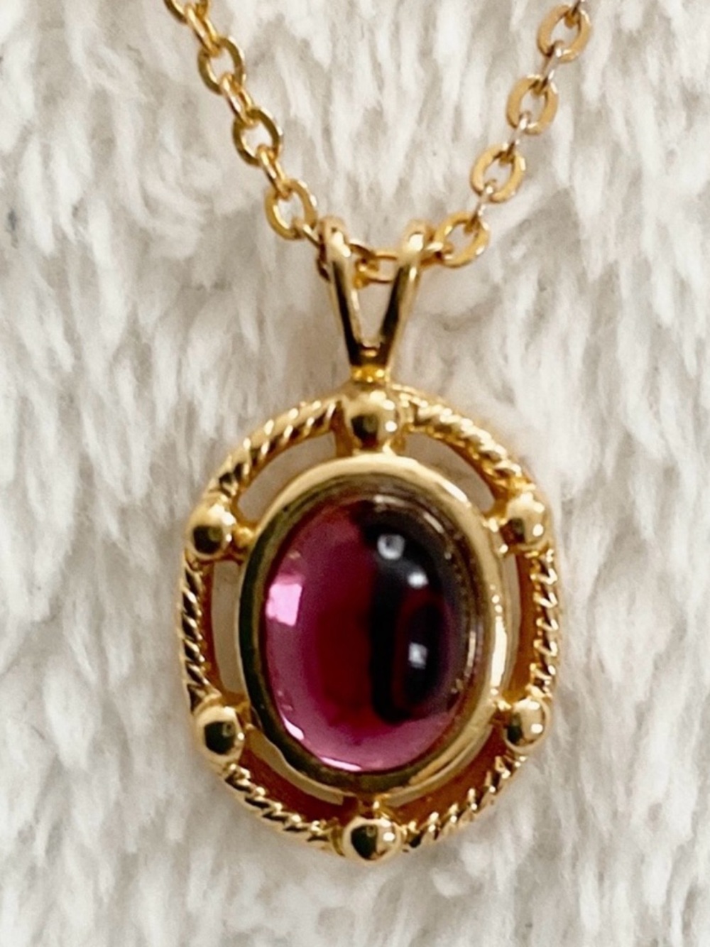 Vintage Trifari Cranberry Red Glass Cabochon Pendant Necklace Gold Tone